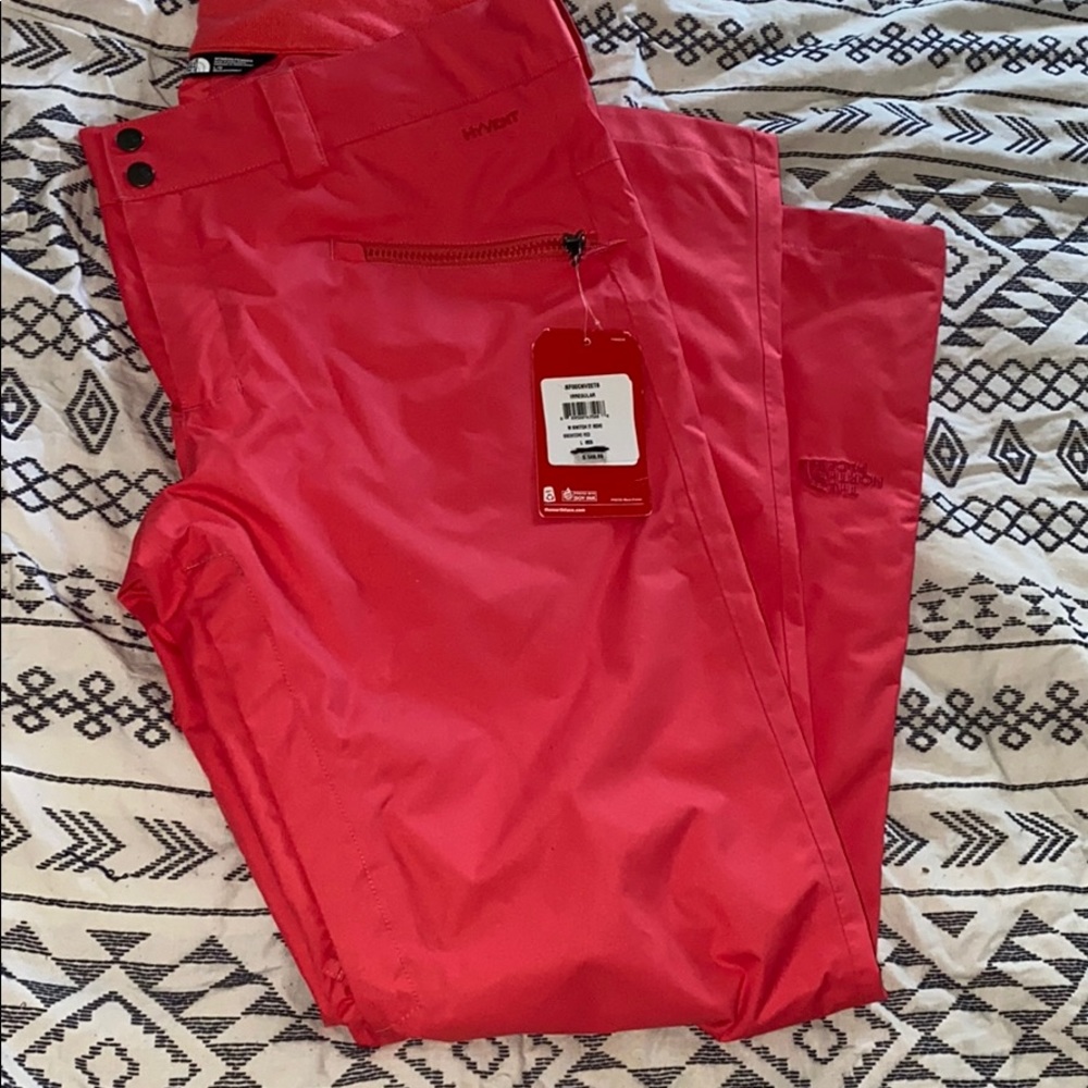 Women’s TNF ski pants NWT